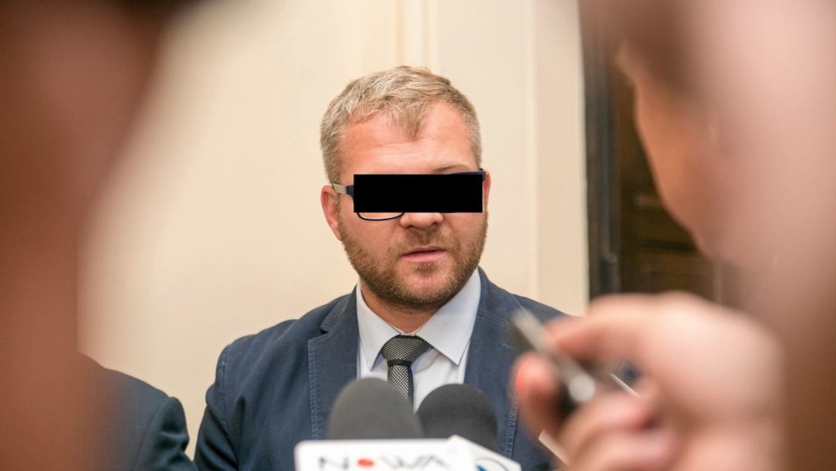 Według informacji portalu OKO.press Rafał P. stosował przemoc wobec innej partnerki. Pokrzywdzoną miała być policjantka z komisariatu, gdzie mężczyzna miał założoną Niebieską Kartę - podaje portal.