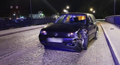 O krok od tragedii. Pijany kierowca stracił panowanie nad samochodem na moście