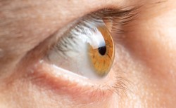 Robot zastąpi chirurga? Dokładniej wstrzykuje leki do oka