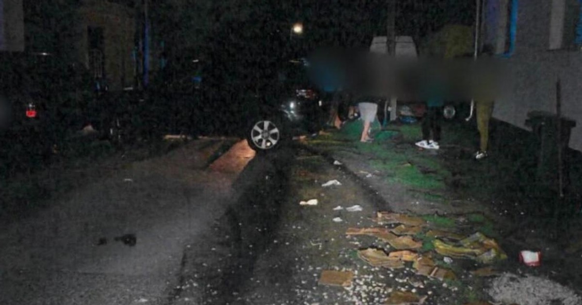Abszurd baleset Tatabányán: részegen elaludt, a barátnője vezetett, majd egy hamburgerrel keltették fel – videó