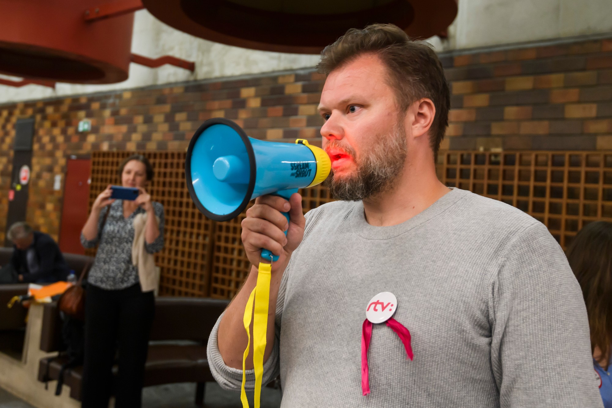 Prvý výstražný štrajk zamestnancov a spolupracovníkov RTVS v Bratislave 10. júna 2024.