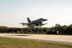 Zaczęły się długo oczekiwane szkolenia ukraińskich pilotów na F-16