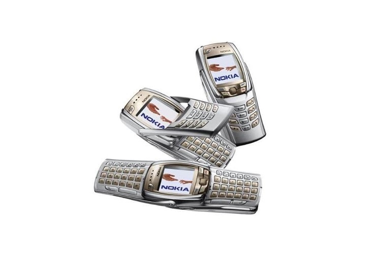 Dla tych, którzy chcieli zachować klasyczny wygląd telefonu i pełną klawiaturę dwa lata później Nokia wydała model 6800. Po rozłożeniu klawiatury kolorowy już ekran zmieniał orientację. Telefon wśród funkcji mógł się pochwalić polifonicznymi dzwonkami.