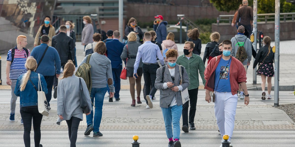 Aż 18 proc. Polaków zastanawia się nad wyjazdem do pracy za granicą