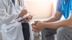 Psychiatra: Częściej pomagamy teraz rodzinom zmarłych na COVID-19