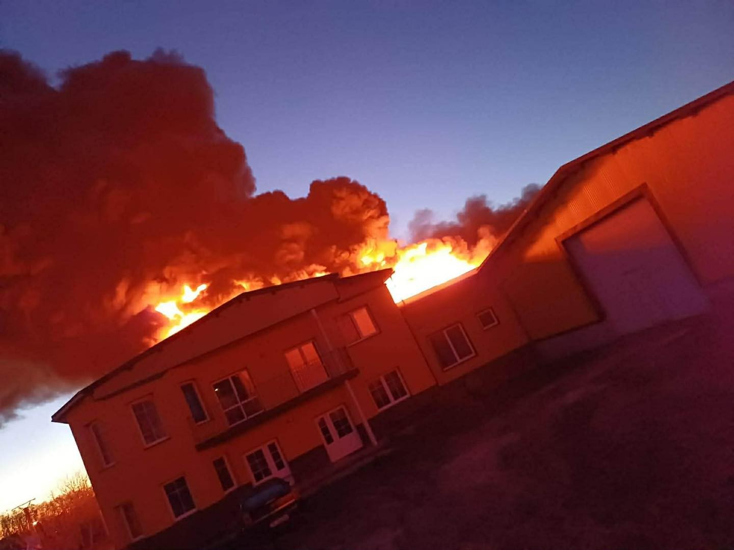 Rozsiahly požiar konzervárne v Moravskom Svätom Jáne. 