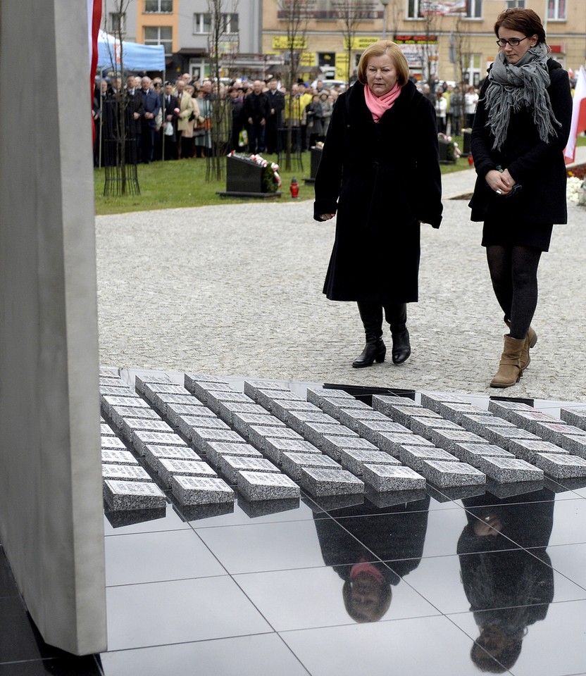 DĘBICA MEMORIAŁ SMOLEŃSKI ODSŁONIĘCIE (Memoriał Smoleński)