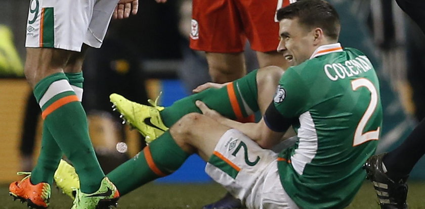 Koszmarny faul w meczu Irlandia - Walia. Seamus Coleman ze złamaną nogą