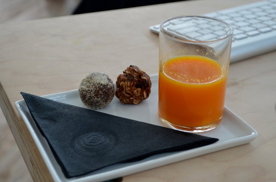 Want a cleansing juice and some energy balls? Just type your request into the app. Mod has a dietitian on staff to help come up with healthy snacks for all-day grazing, like this ginger-honey-tumeric juice and its signature energy balls.