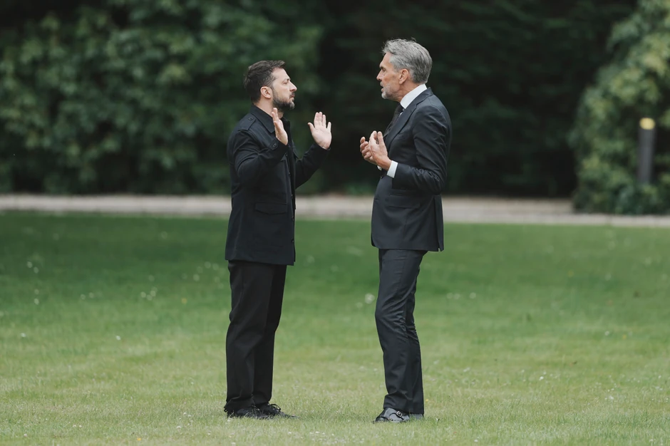 Predsednik Ukrajine Volodimir Zelenski i premijer Holandije Dik Skof na marginama samita NATO u Hagu 24. juna