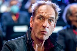 Julian Sands nie żyje. Aktor znany z filmu "Pokój z widokiem" zaginął w górach w Kalifornii