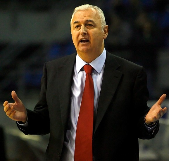 Trener AEK-a Dragan Šakota
