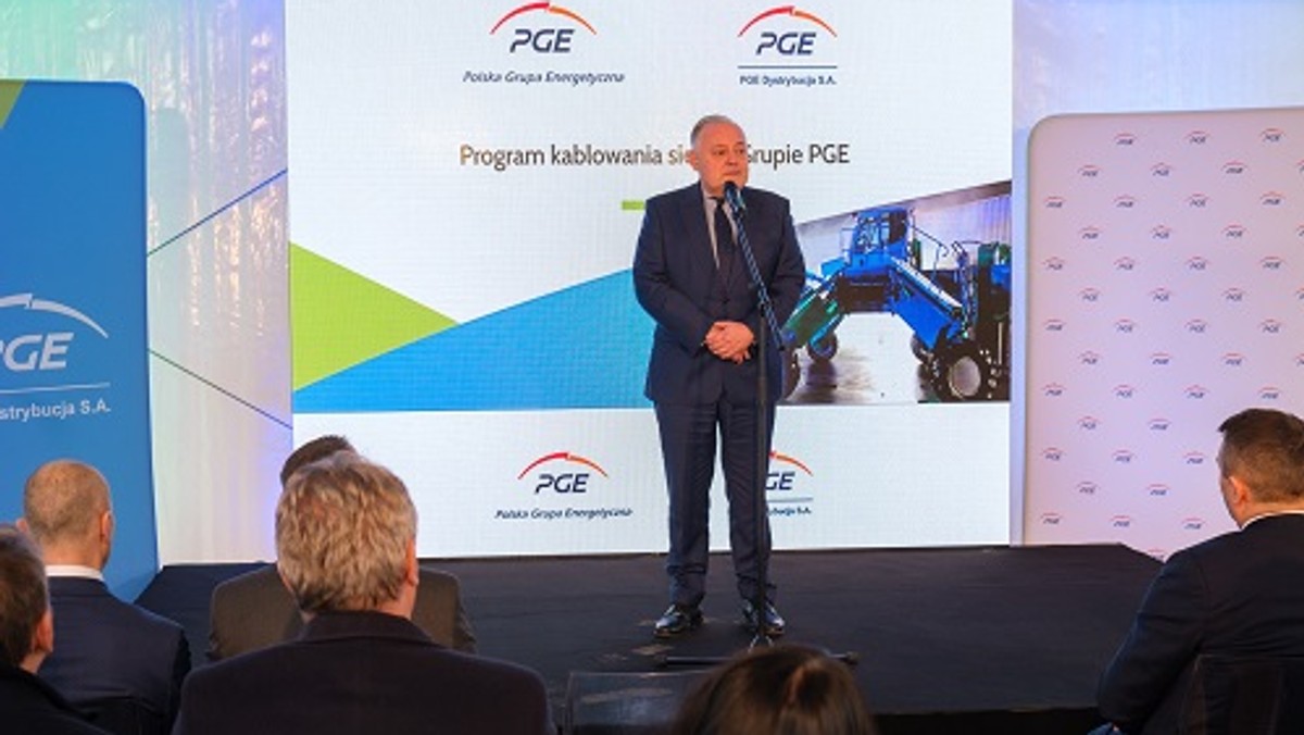 Grupa PGE prowadzi strategiczny dla polskiej energetyki program kablowania sieci średniego napięcia (SN). Do 2026 roku PGE zwiększy udział podziemnych linii kablowych na terenie swojego działania do min. 30 proc.. W tym celu Grupa PGE nabyła pierwszą w Polsce tej klasy maszynę do układania kabli energetycznych pod ziemią.