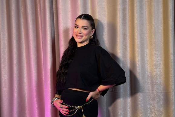 "ANA KOKIĆ MI JE ČESTITALA" Trudna Rađenova bivša o odnosu sa pevačicom: "Njenim ćerkama nisam bila maćeha"