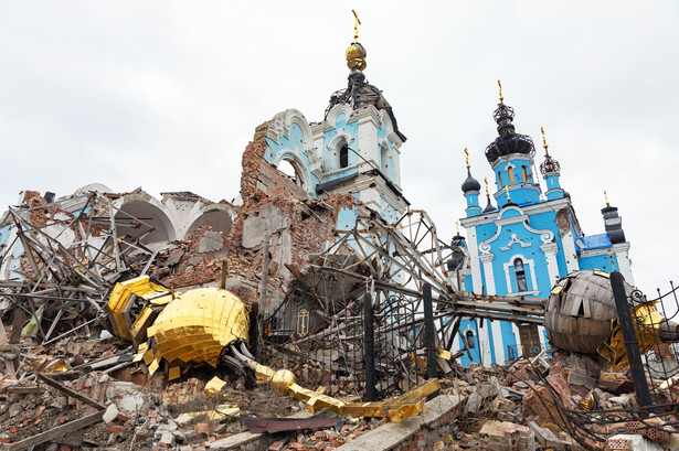 Wojna wielu ludzi jeszcze bardziej zepsuła. Widzimy przykłady korupcji czy nadużyć ze strony władzy czy ludzi odpowiadających za pobór do wojska. Ukraina od wieków zmaga się z korupcją, lecz w tej sytuacji ceną jest ludzkie życie, co jest szczególnie gors