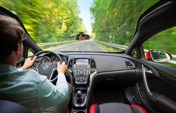 Rząd skreślił przepis w ustawie! Zapłacisz podatek za jazdę z przyczepką