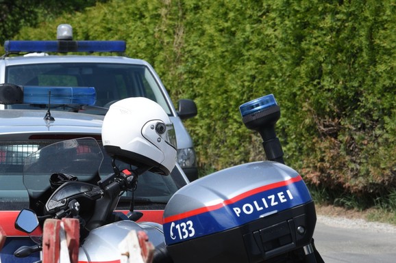 DRŽAVLJANIN SRBIJE PRETUČEN U AUSTRIJI! Napadač ga udario GVOZDENOM šipkom u glavu: Žestoka svađa prerasla u težak fizički obračun