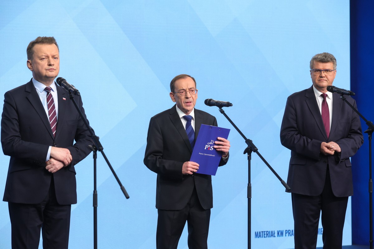 Mariusz Błaszczak, Mariusz Kamiński i Maciej Wąsik podczas konferencji prasowej w siedzibie Prawa i Sprawiedliwości