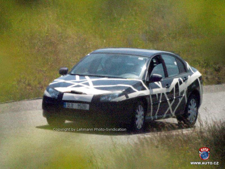 Zdjęcia szpiegowskie: nowy Renault Laguna