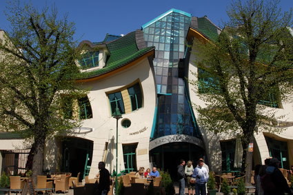 Architekci puszczają wodze fantazji. Najdziwniejsze i najciekawsze budynki w Polsce