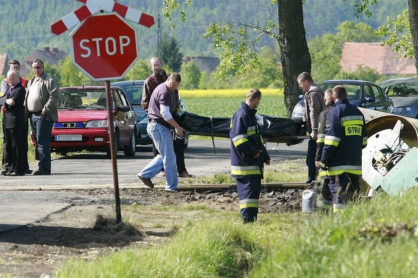 Walcem wjechał pod pociąg