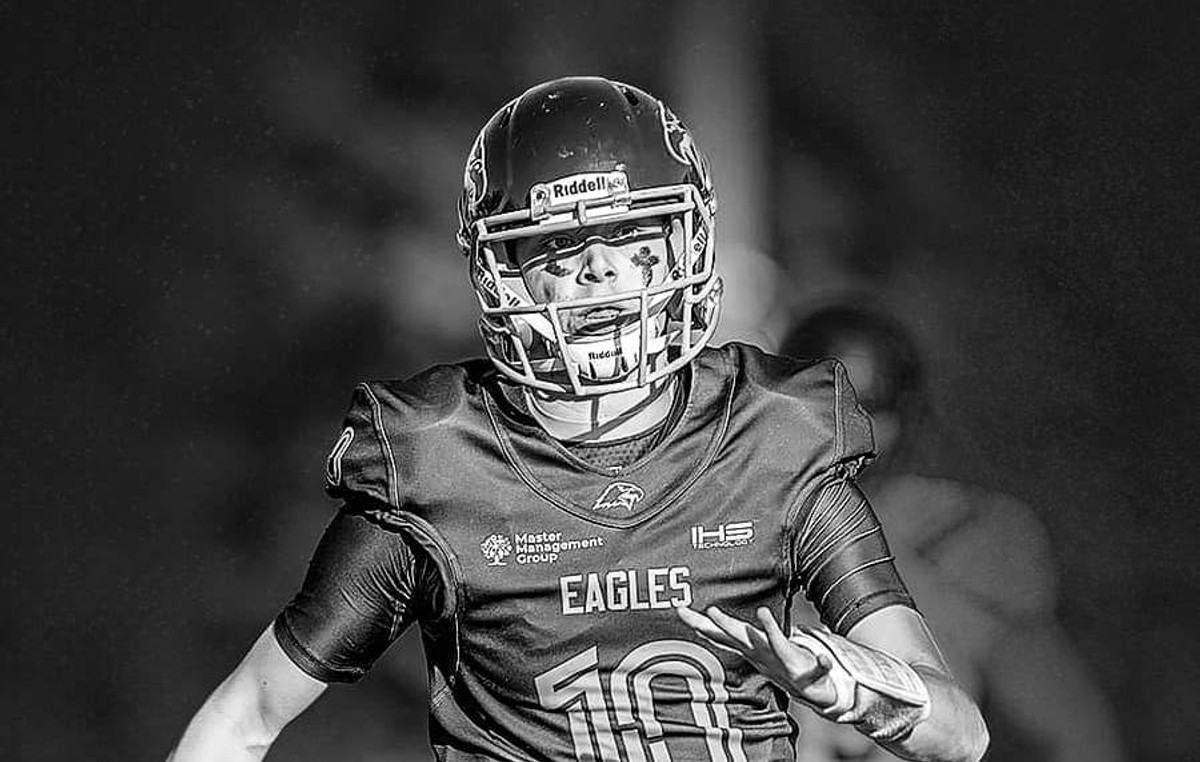 Antoni Wróbel zginął w wypadku samochodowym w Stanach Zjednoczonych. Tak upamiętnili go koledzy z USA (fot. Facebook/Warsaw Eagles American Football Club na zasadzie cytatu)