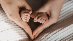 zgłoszenie urodzenia dziecka w aplikacji mobywatel. nowa usługa już dostępna dla rodziców