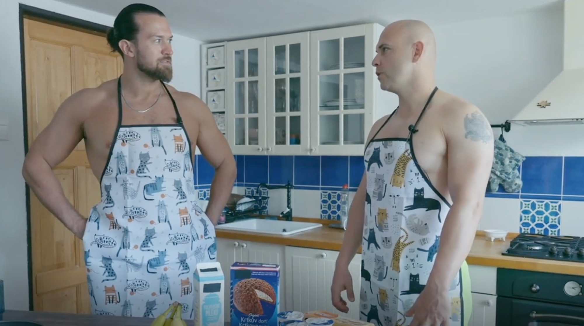 Mama, ožeň ma: Henrik a Tomáš sa blysli v kuchyni.