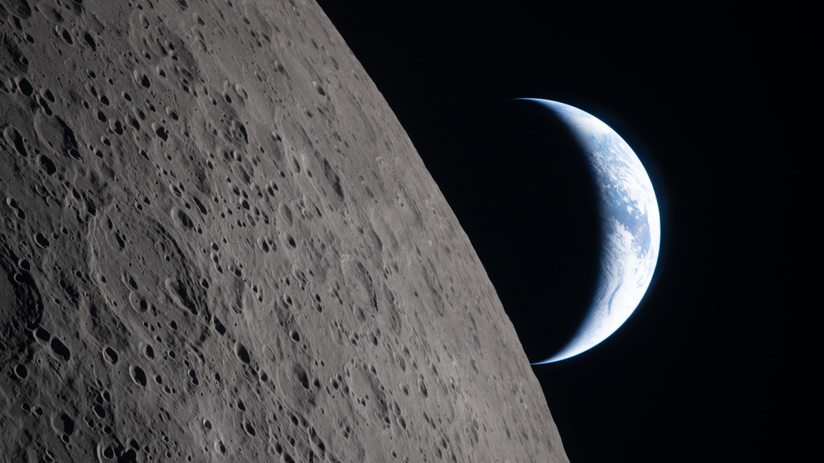 Pogled na Zemlju iz ugla Meseca sa misije Artemis 6. aprila