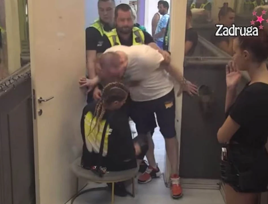 Zvezdan nasrnuo na Anu