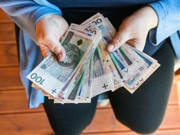 Tyle trzeba zarabiać, by być w Polsce "bogatym". Wyliczyliśmy nowe progi [KWOTY]