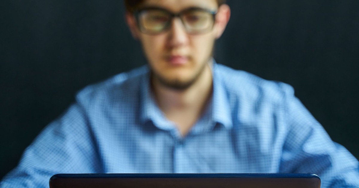 How to change your background on a Chromebook, using its default photos