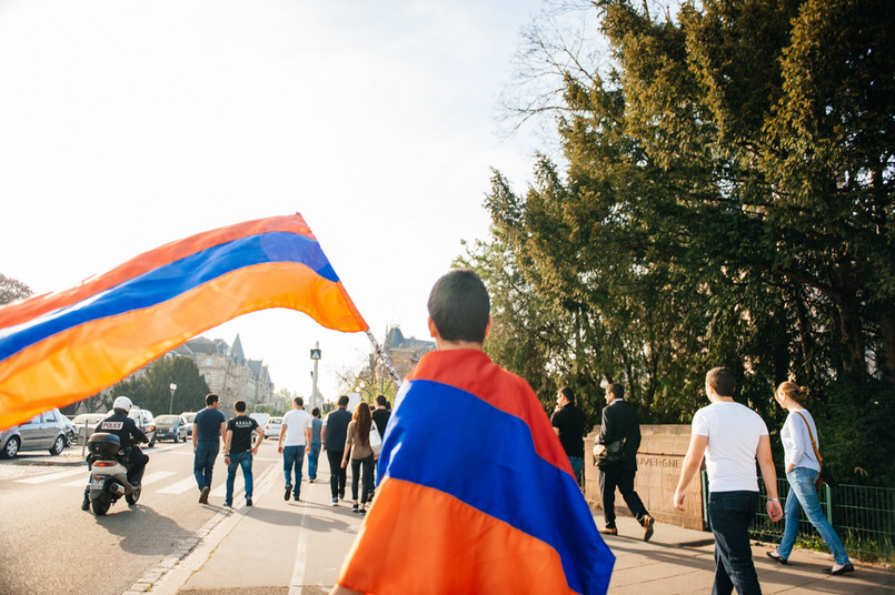 Ma to znaczenie także ze względu na obawy, że Azerbejdżan mógłby wykorzystać polityczny chaos do ataku na oderwany od niego w latach 90. Górski Karabach.