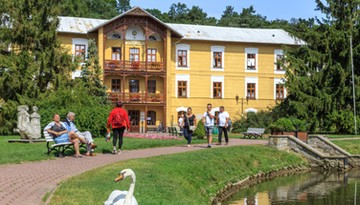 Wyjazd do sanatorium w 2026 roku. Jakie są aktualne ceny i ile trzeba czekać? [LISTA]