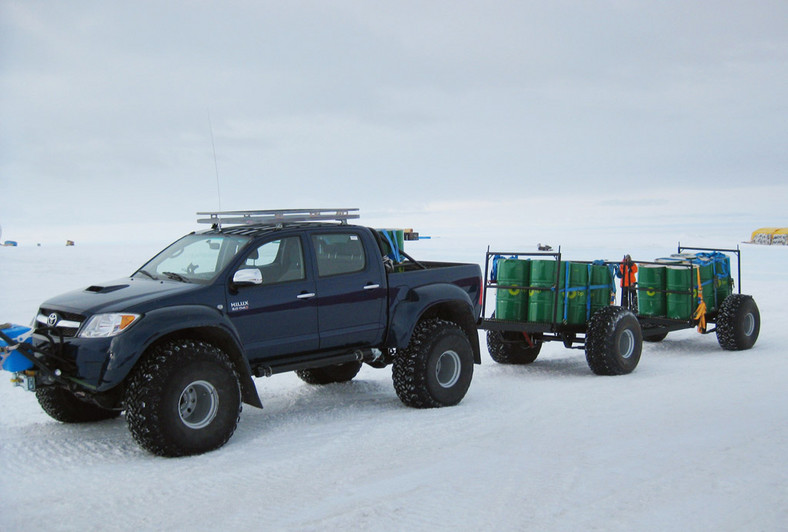 Używana Toyota Hilux: ciężarówka 4x4