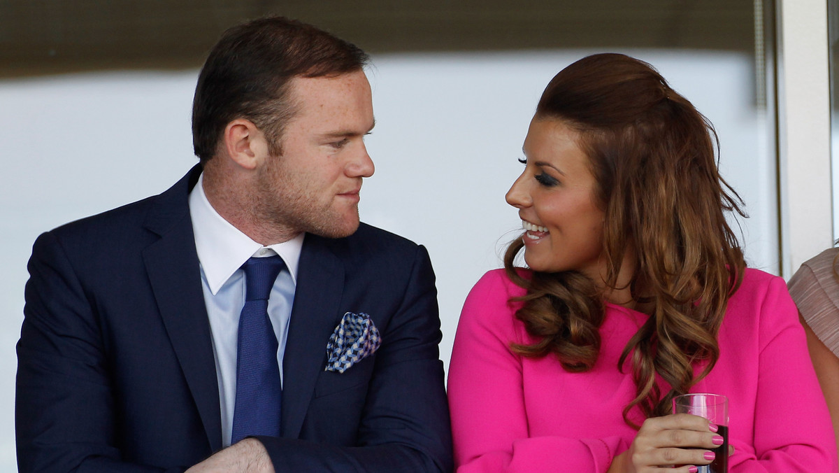 Coleen Rooney, znana głównie z tego, że jest żoną piłkarza Manchesteru United, spodziewa się jego drugiego dziecka. Rozwiązanie ma nastąpić w połowie maja, a para spodziewa się drugiego syna.