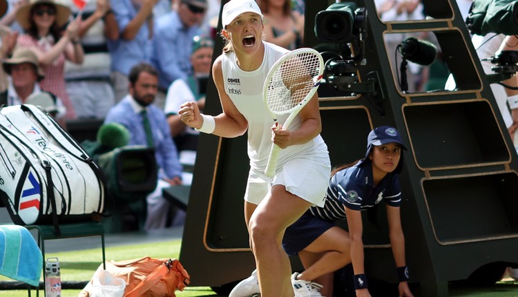 Świątek na Wimbledonie zarobiła miliony. Wyprzedziła Hingis i Szarapową