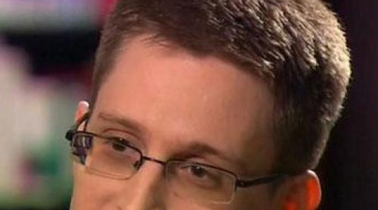 Edward Snowden bérlakásban lakik és földalattival jár