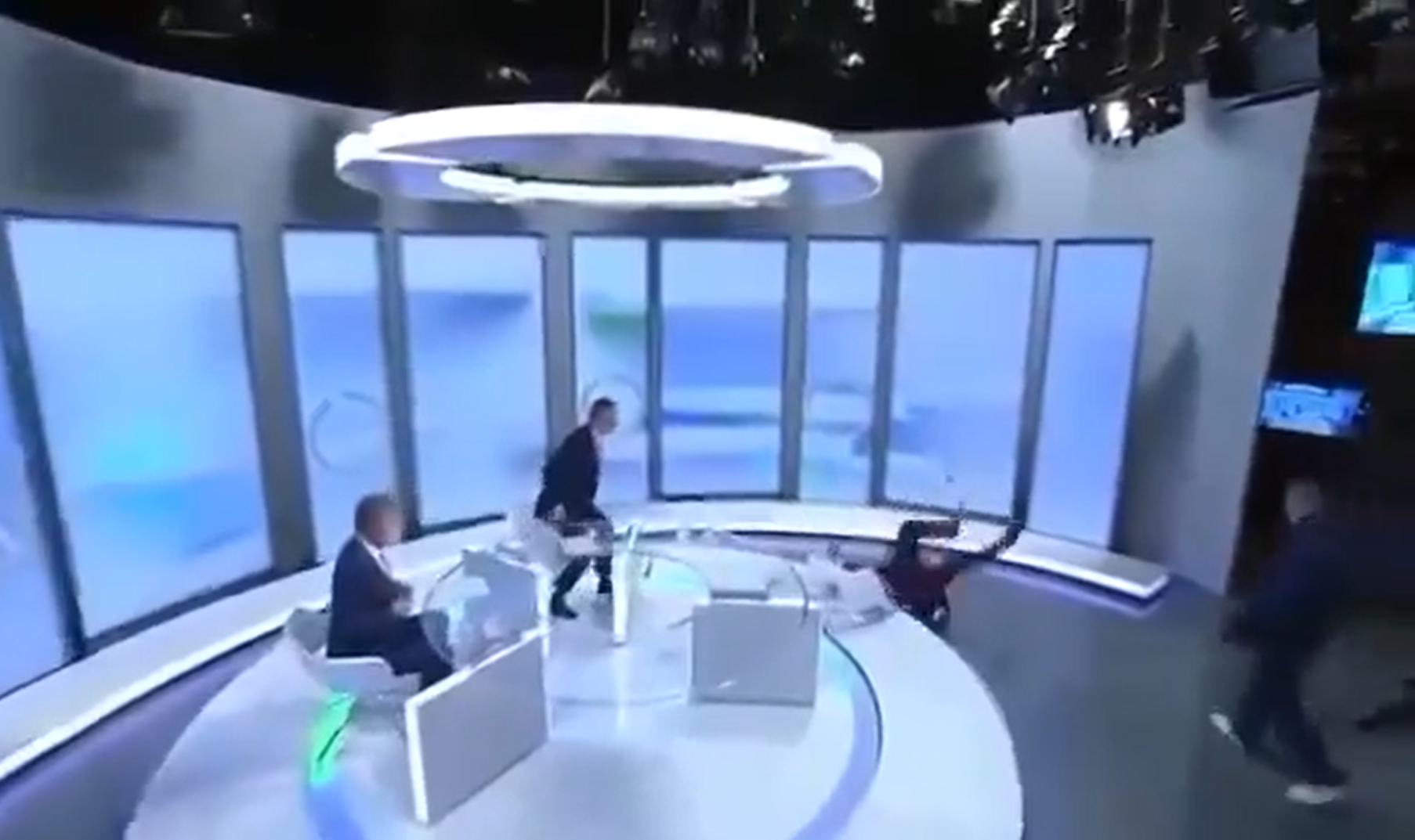 Poslanec Národnej rady (NR) SR Rudolf Huliak (SNS) sa prevrátil na stoličke.