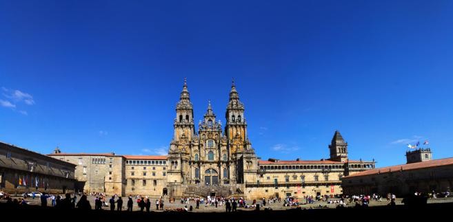Santiago de Compostela - Od średniowiecza znany ośrodek kultu i cel pielgrzymek. Miasto położone jest w północno- zachodniej Hiszpanii.