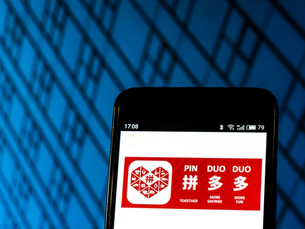 Logo Pinduoduo na smartfonie
