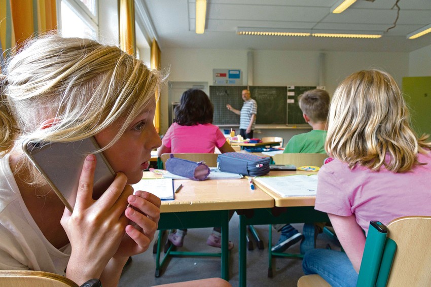 Škole same donose pravila o donošenju i korišćenju telefona