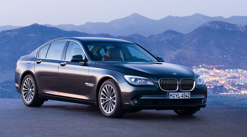 BMW: 740i bez 8-cylindrowego silnika, 750i z dwoma turbosprężarkami