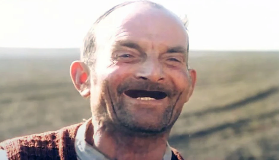 Naš najinteligentniji glumac sa kromanjonskom facom deda je rijaliti učesnika