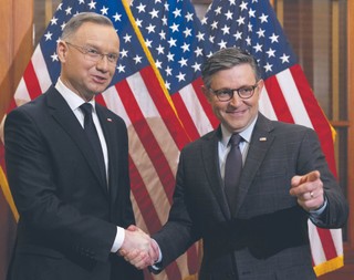 Jak Paderewski, na kilku fortepianach. O Amerykanów należy nieprzerwanie zabiegać