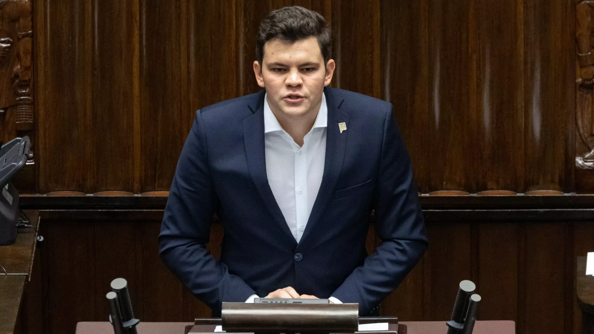 Najmłodszy poseł w Sejmie zawieszony. Chodzi o aferę z finansowaniem wyborów