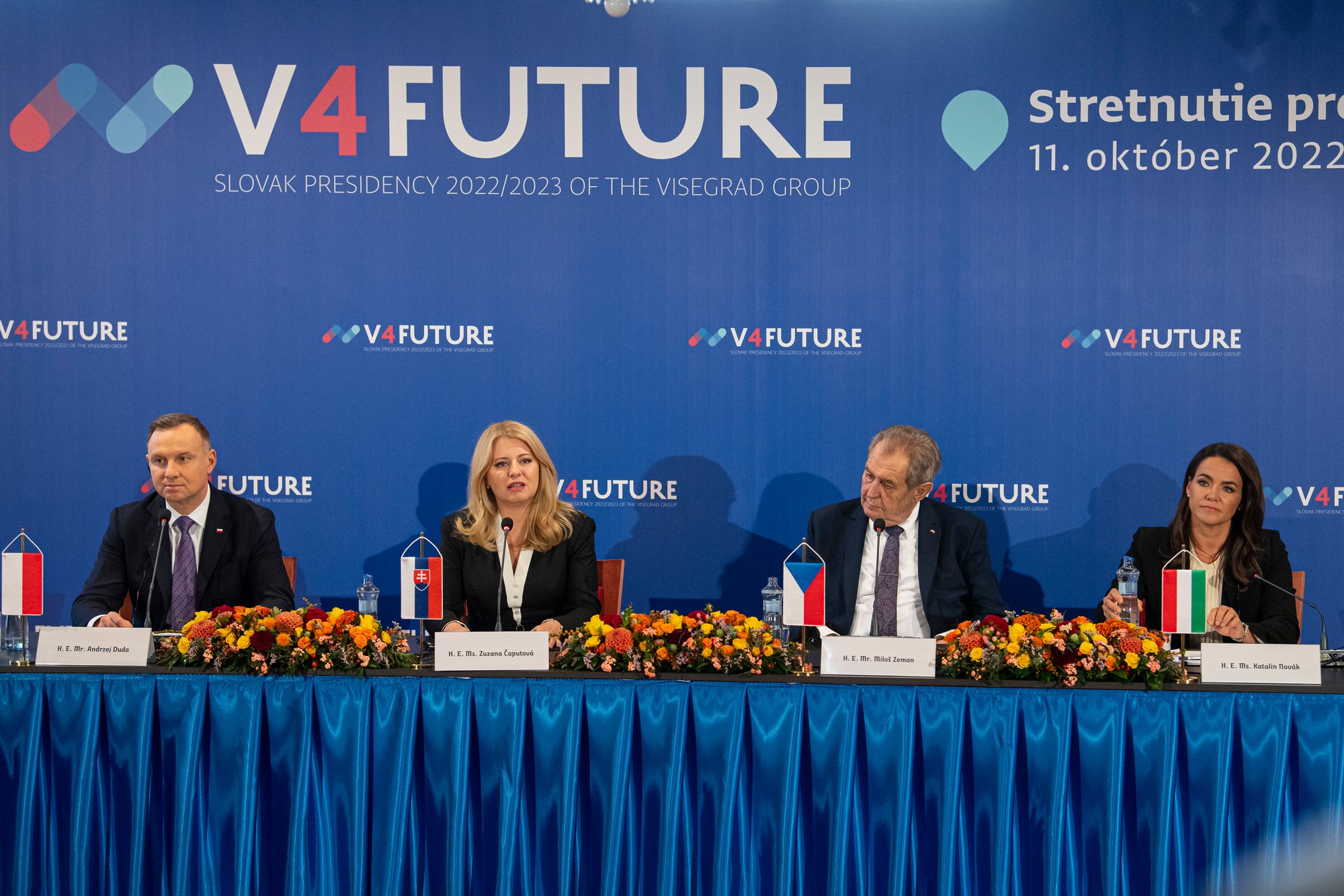 Prezidenti V4 diskutovali v Bratislave o vojne na Ukrajine a energetickej kríze.