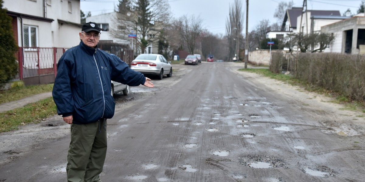 Czterdzieści lat walczą o remont dróg na osiedlu Rogi