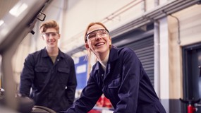 Rząd chce zabrać pieniądze na kształcenie. 100 mln mniej na naukę młodocianych