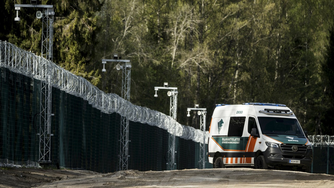 Finlandia buduje mur na granicy z Rosją. To odpowiedź na zorganizowaną migrację